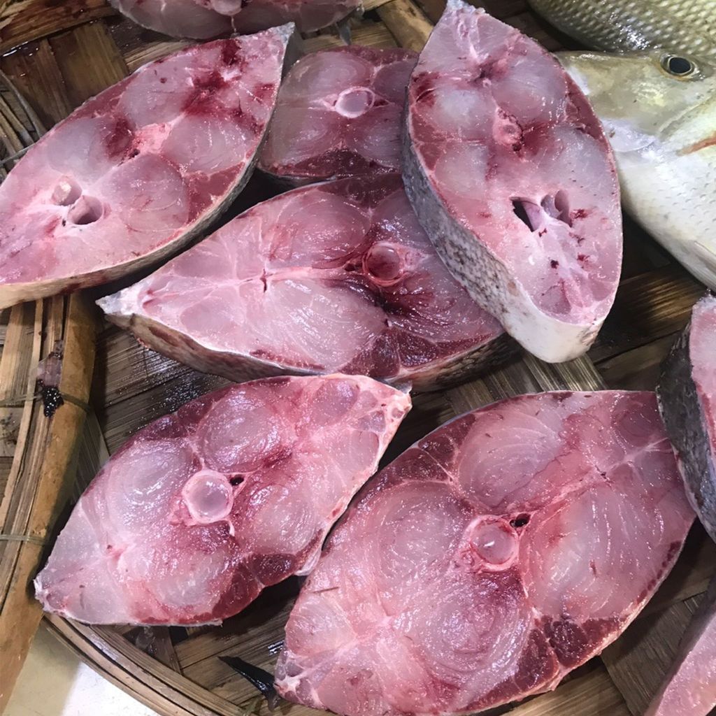 Cá bè cụt nguyên con