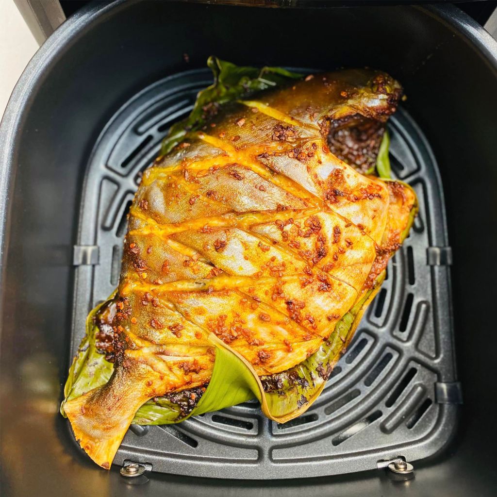 Cá chim trắng làm sạch hút chân không