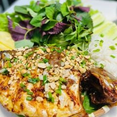 Cá chim trắng làm sạch hút chân không