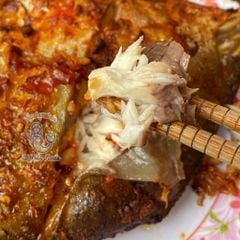 Cá chim trắng làm sạch hút chân không