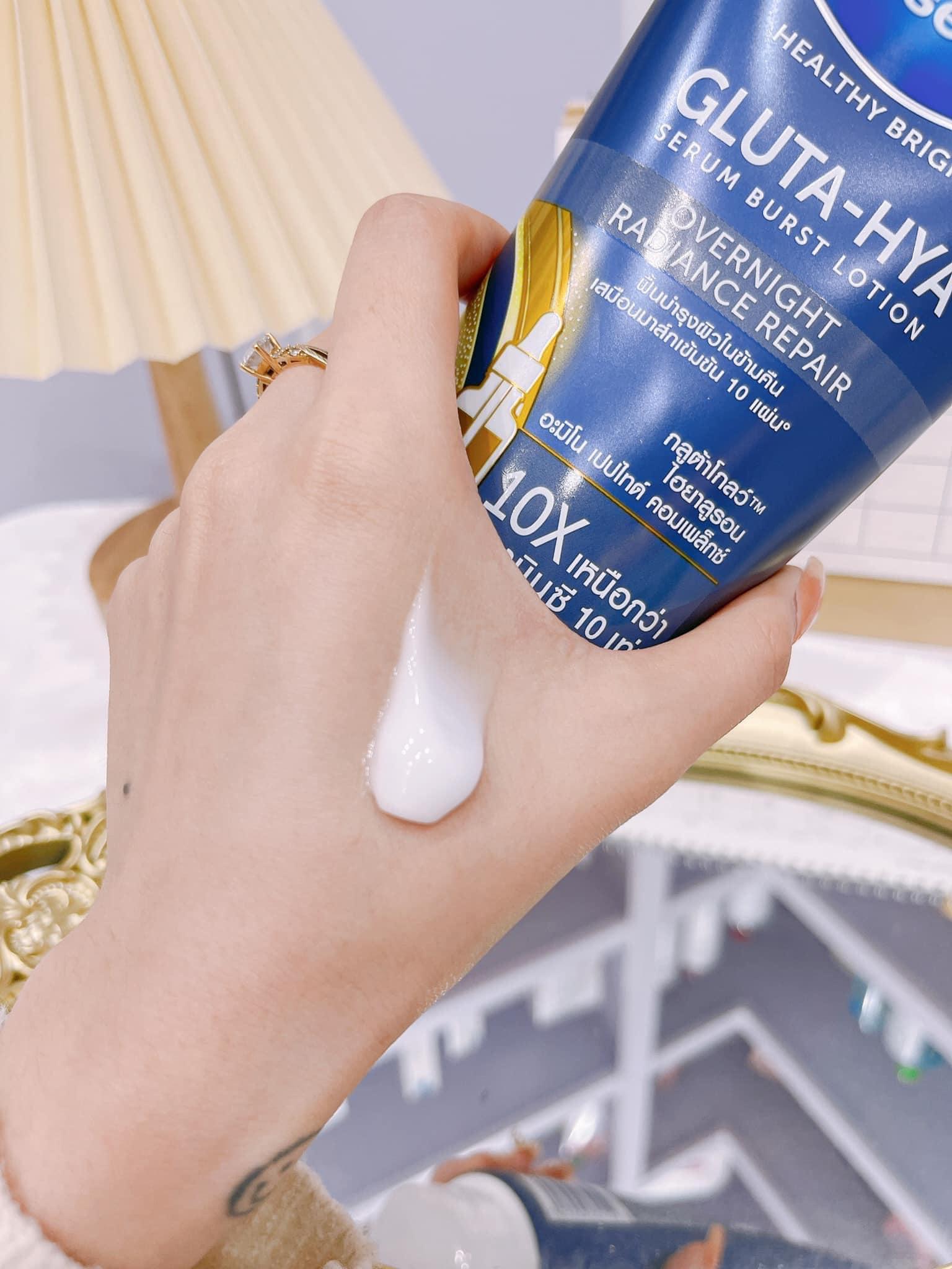 Vaseline - Gluta-Hyal 300ml #Overnight Radiance Repair (Xanh)Sữa Dưỡng Thể  Trắng Da Vaseline Gluta-Hyal 300ml #Overnight Radiance R – Thế Giới Mỹ Phẩm  Bình Dương