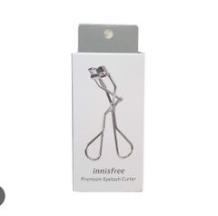 Kẹp Bấm Mi Innisfree Premium Eyelash Curler (Mẫu Mới)