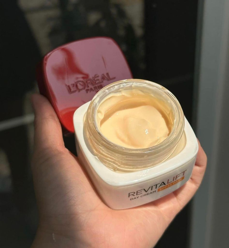 Kem Dưỡng Ngừa Lão Hóa Da L'Oreal Revitalift Moisturizing Cream Day SPF35 PA++ Anti-Wrinkles + Radiance 50ml - Kem Ngày