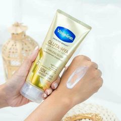Vaseline - Gluta-Hyal #Flawless Glow (Vàng)