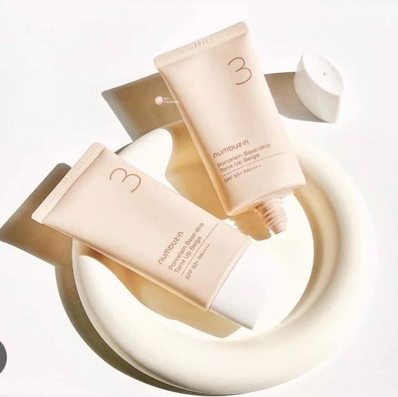 Kem Chống Nắng Nâng Tone Da Numbuzin Porcelain Base Skip Tone Up Beige No.3 50ml
