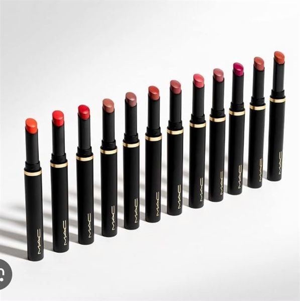 MAC - Son Mac Powder Kiss Velvet Blur Slim Stick #875 Devoted To Danger ( ko tđ)