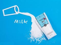 Muối tắm Whitening Q10 Milk Plus 300g