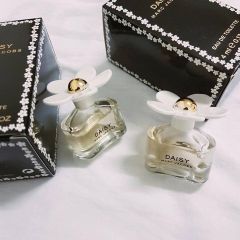 Marc Jacobs - Daisy EDT đen 4ml