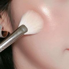 Phấn Bắt Sáng Catrice Lover Oil-Infused #010 Glowing Peony