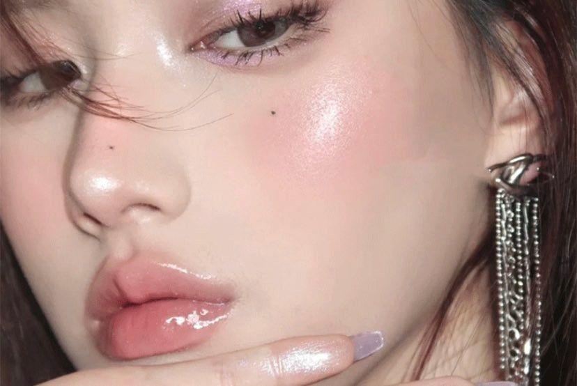 Phấn Bắt Sáng Catrice Lover Oil-Infused #010 Glowing Peony