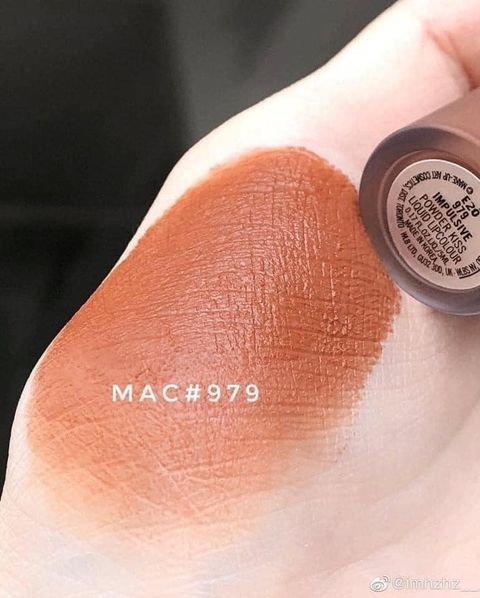 MAC - Son Kem MAC Powder Kiss Lipcolour #979 (Ko tđ)