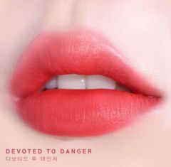 MAC - Son Mac Powder Kiss Velvet Blur Slim Stick #875 Devoted To Danger ( ko tđ)
