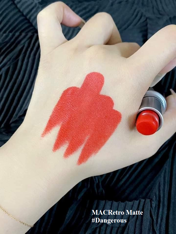 Son MAC Thỏi Powder Kiss #702 Dangerous ( Ko Tđ)