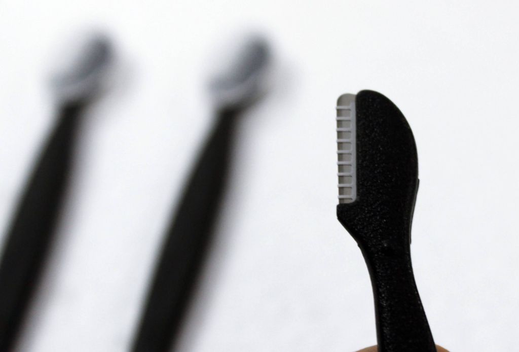Dao Cạo Chân Mày KAI Groom Eyebrow Razor (Vỉ 3 cây)