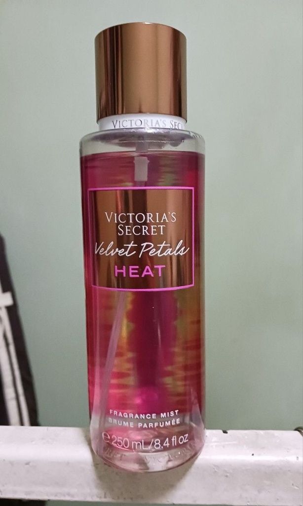 Xịt Thơm Victoria's Secret 250ml #Velvet Petal Heat (Mẫu mới)