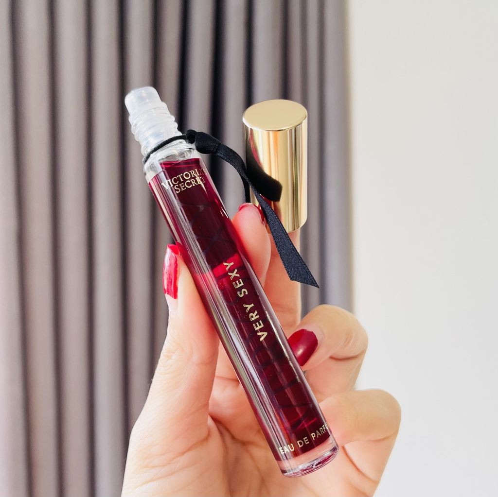 Nước Hoa Lăn Victoria's Secret Very Sexy - Đỏ 7ml