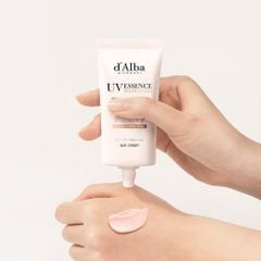 Kem Chống Nắng Nâng Tone Tự Nhiên D'Alba Waterfull Tone Up Sun Cream SPF50+ PA++++ 50ml