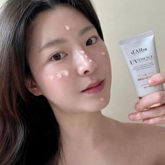 Kem Chống Nắng Nâng Tone Tự Nhiên D'Alba Waterfull Tone Up Sun Cream SPF50+ PA++++ 50ml