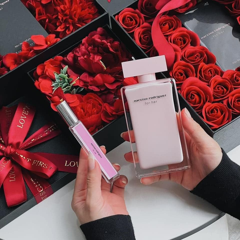 Narciso Rodriguez - For Her EDP hồng nhạt ( chai chiết 10ml)