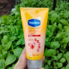 Dưỡng Thể Vaseline Healthy Bright SPF50 70ml (Tuýp Vàng) mini