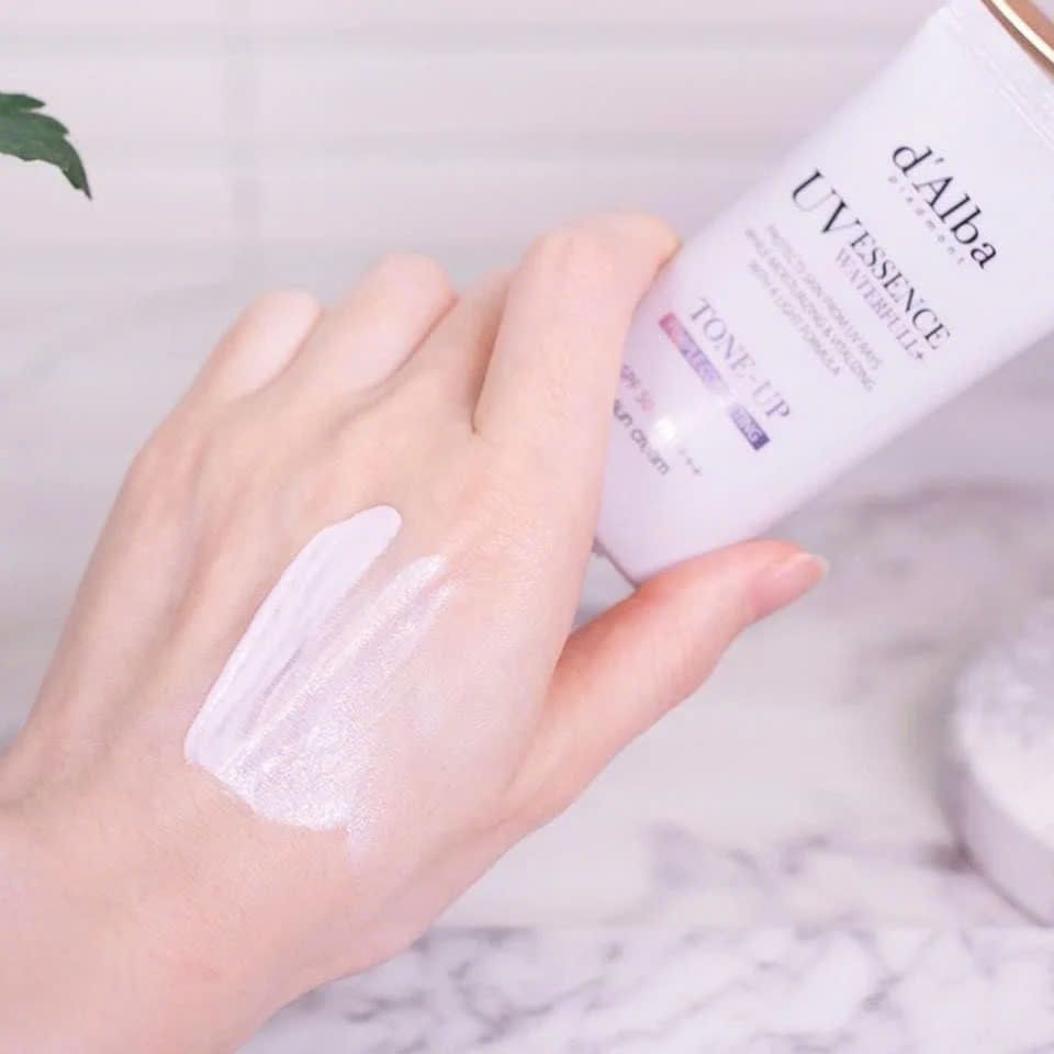 Kem Chống Nắng Nâng Tone, Hiệu Chỉnh Màu Da d'Alba 50ml (Tím)