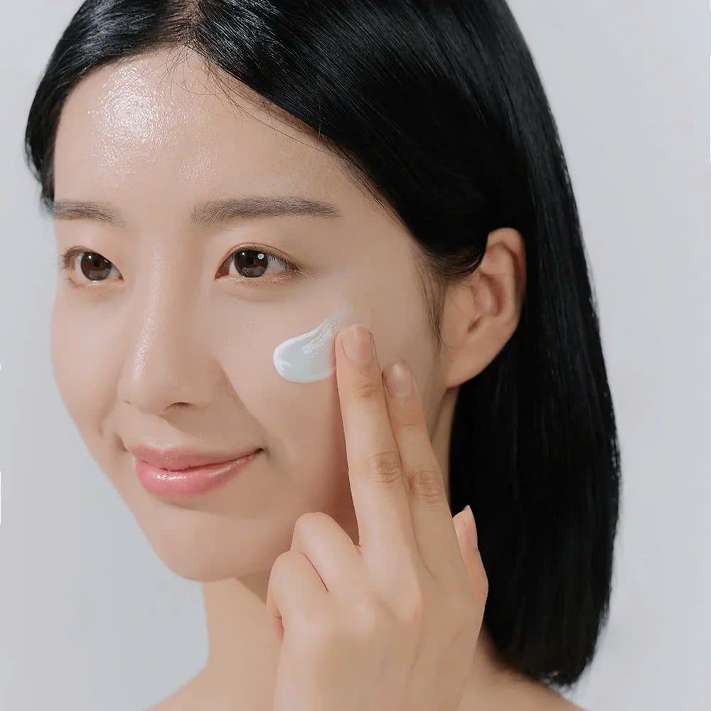 Chống Nắng Skin1004 Madagascar Centella Hyalu-Cica Water-Fit Sun Serum SPF 50+ PA++++ 50ml