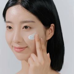 Chống Nắng Skin1004 Madagascar Centella Hyalu-Cica Water-Fit Sun Serum SPF 50+ PA++++ 50ml