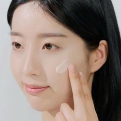 Kem Chống Nắng Skin1004 Tone Brightening Tone Up 50ml