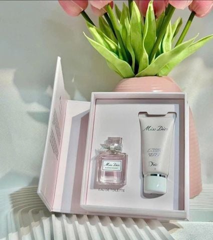 Set Nước Hoa Và Lotion Milk Miss Dior Blooming Bouquet ( 5ml + 20ml)