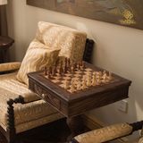 Bàn bên Le Mostraini