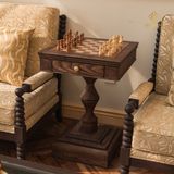 Bàn bên Le Mostraini