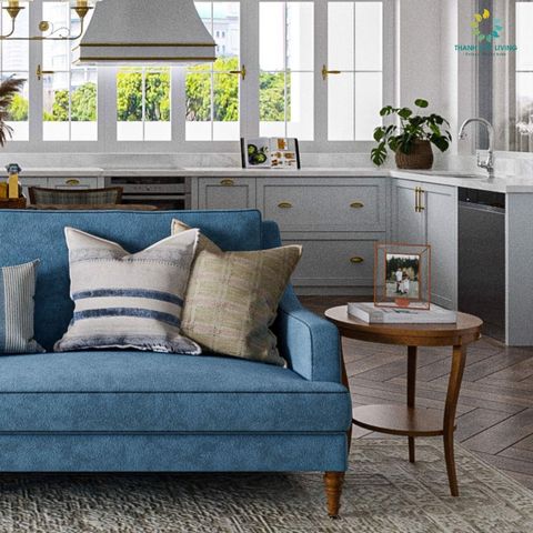 Bàn bên El Leonnili