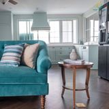 Bàn bên El Leonnili