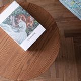 Bàn bên El Leonnili