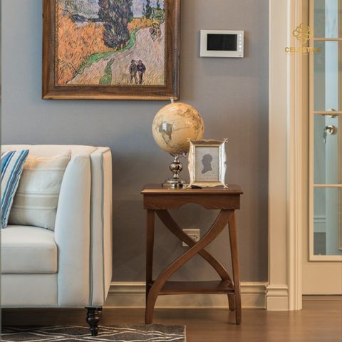 Bàn bên Canserelle