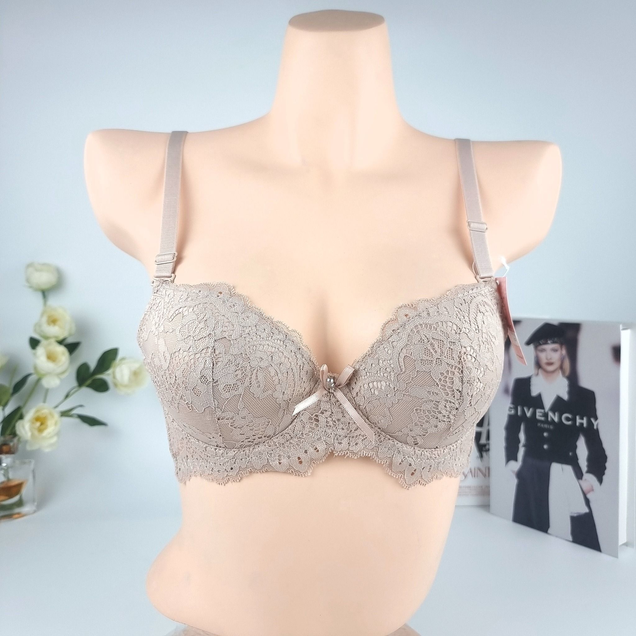 Áo ngực có gọng mềm mút vừa 5102 ren quả