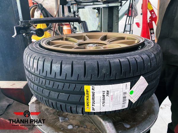 Vỏ xe Dunlop 175/50R15 R1