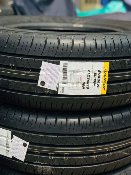 Vỏ xe Dunlop 215/65R16 Ec300