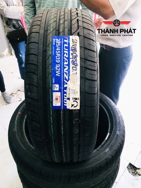 Vỏ xe Bridgestone 225/45R19 Turanza T001