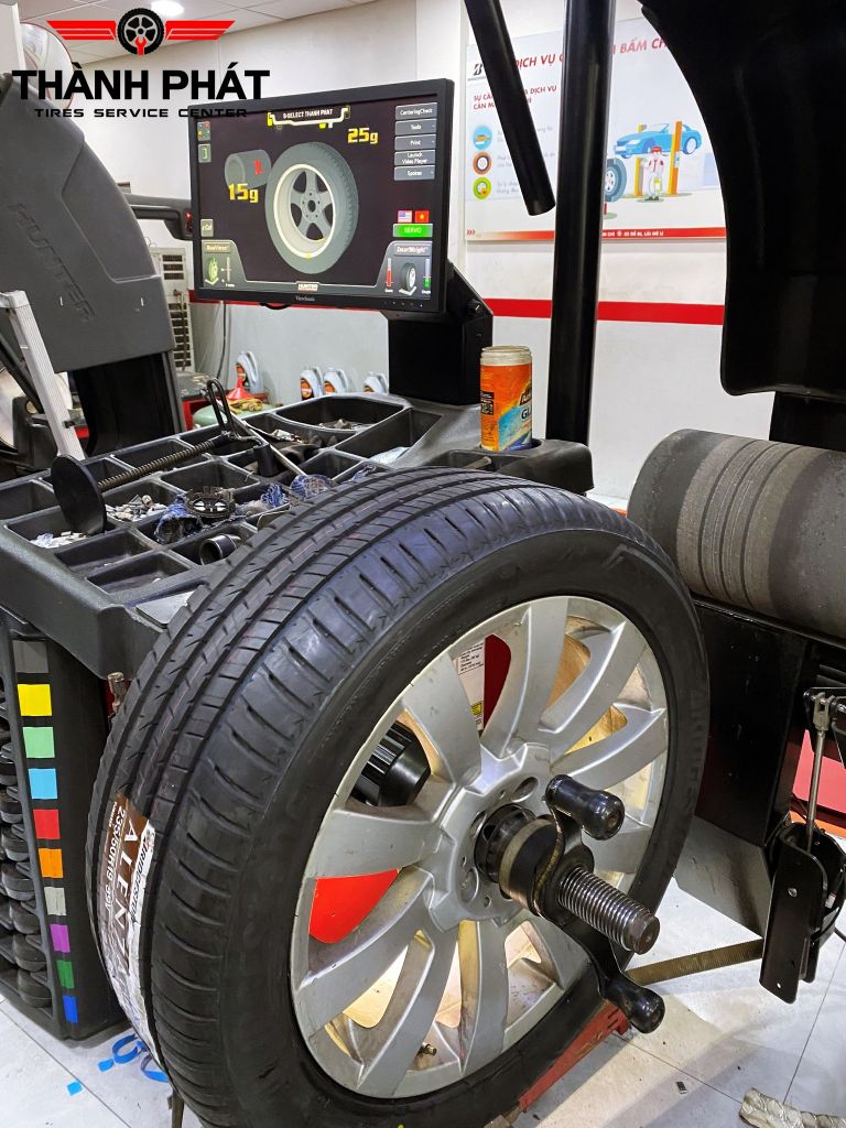 Lốp xe Bridgestone 235/50R19 Alenza AL01 NHẬT