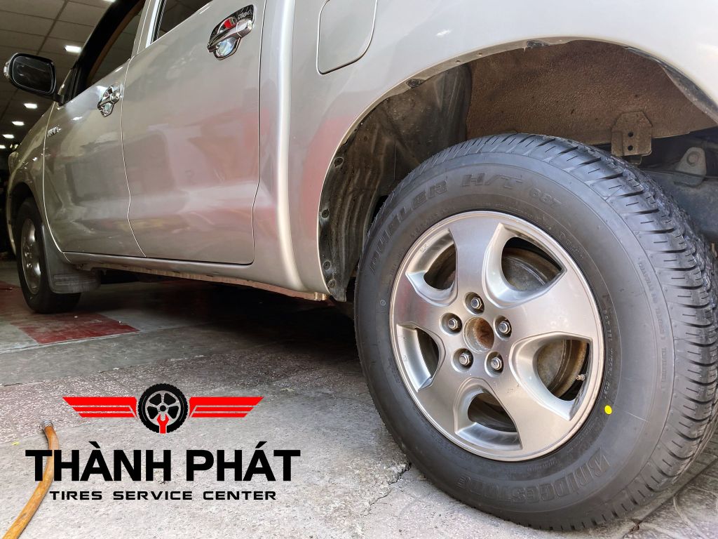 Lốp xe Bridgestone 215/70R16 Dueler D687 NHẬT