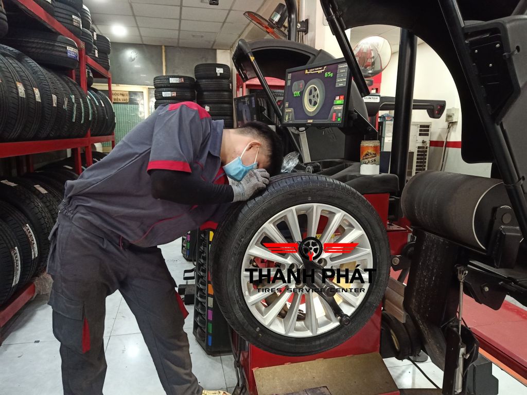 Lốp xe Bridgestone 215/50R17 Turanza ER33 Thai