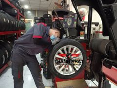 Lốp xe Bridgestone 215/50R17 Turanza ER33 Thai