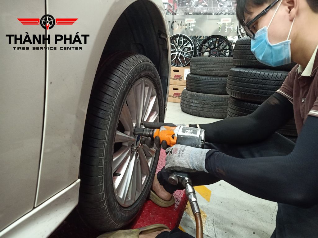 Lốp xe Bridgestone 215/50R17 Turanza ER33 Thai