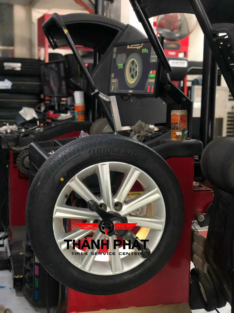 Lốp xe Bridgestone 215/55R17 Turanza T005 THAI