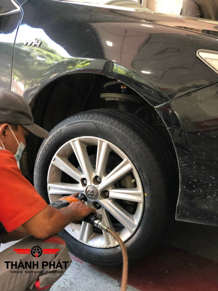 Lốp xe Bridgestone 215/55R17 Turanza T005 THAI