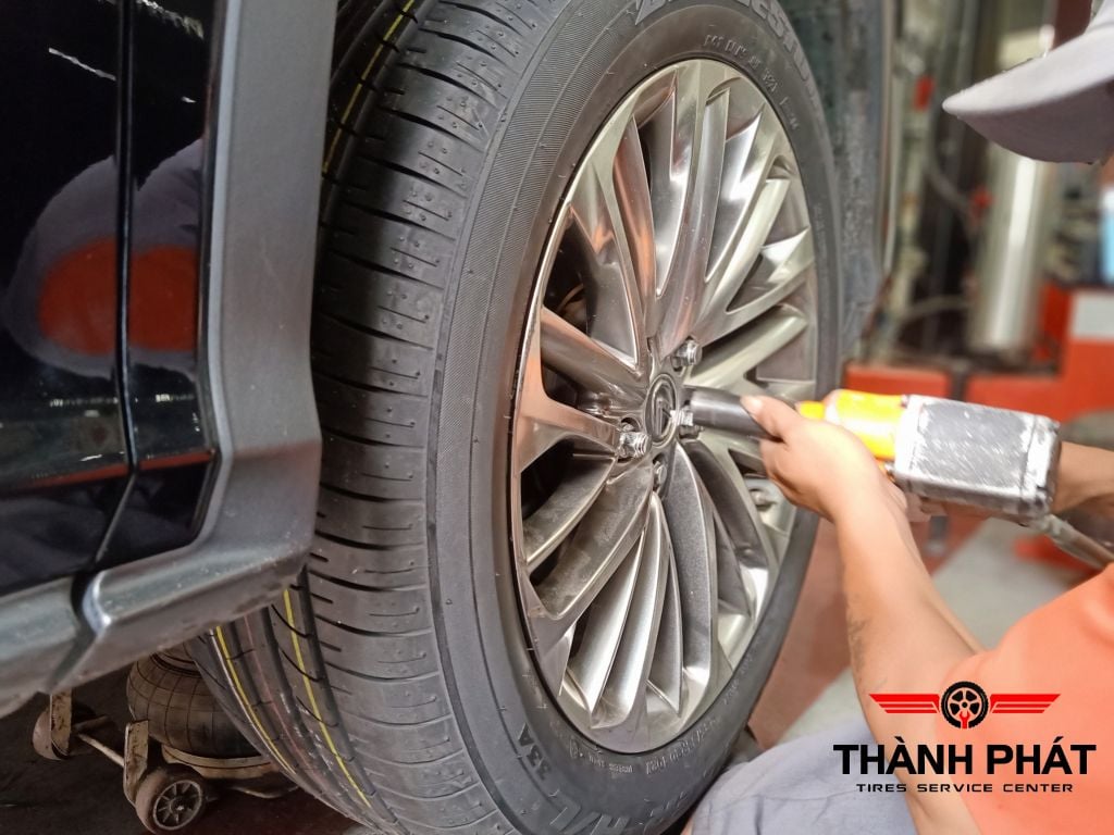 Lốp xe Bridgestone 235/55R20 Dueler HL33 NHẬT