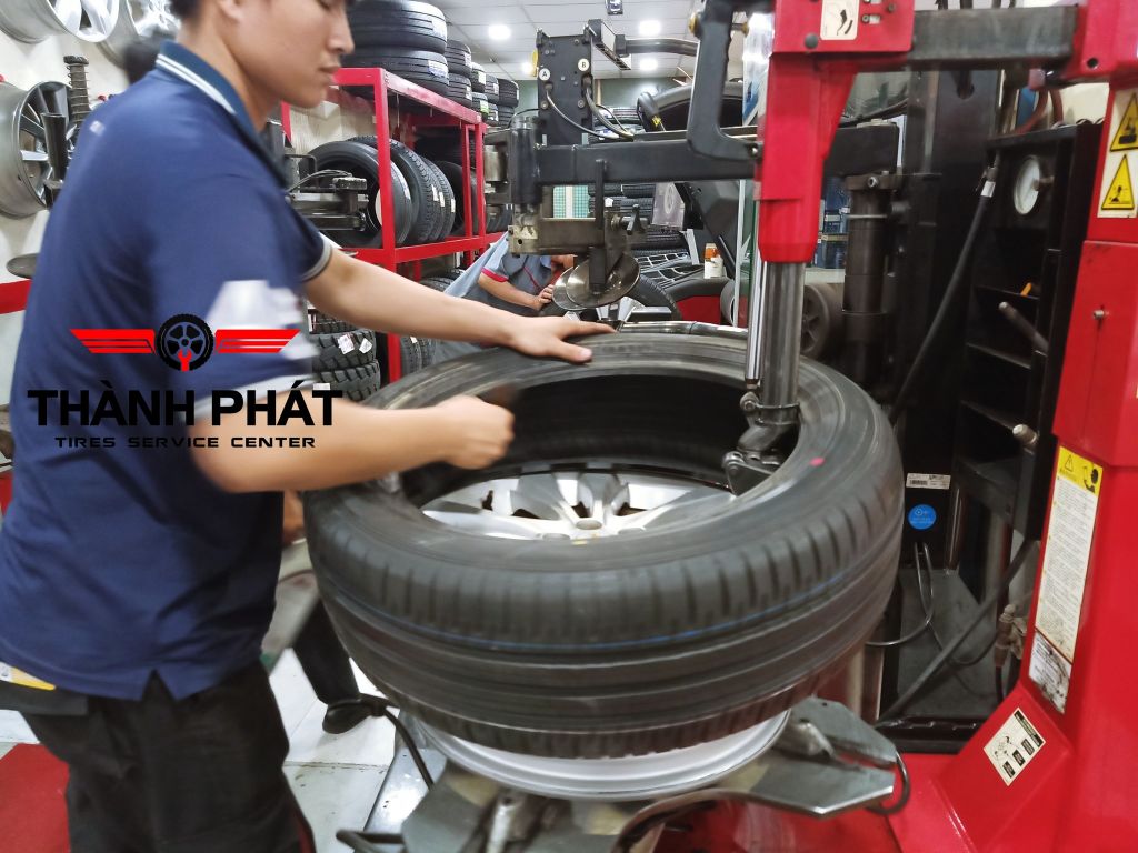 Lốp xe Dunlop  215/55R18 SPORT MAXX050 THAI