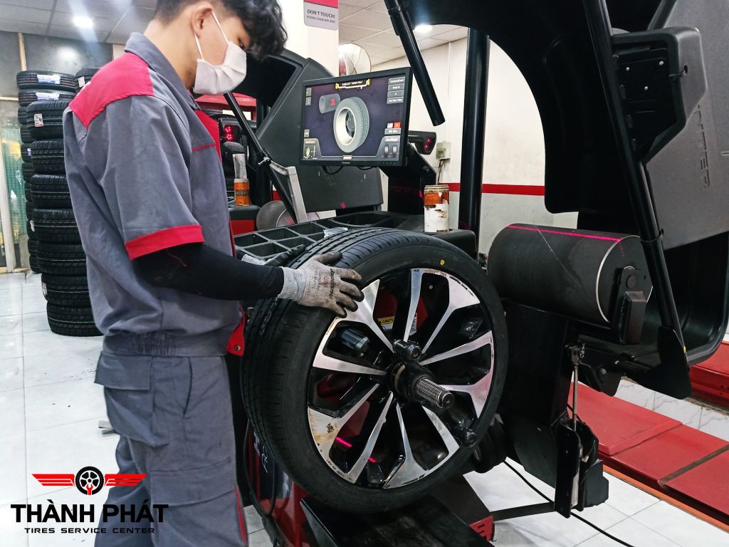 Lốp xe Dunlop 245/40R19 VEURO VE303 NHẬT