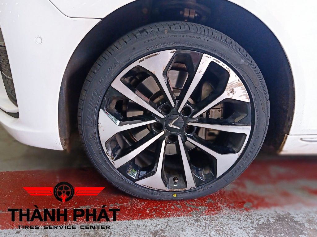 Lốp xe Dunlop 245/40R19 VEURO VE303 NHẬT